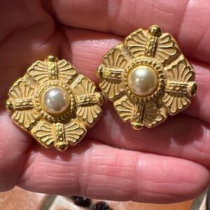 Ben Amun Gold-Tone Pearl Center Filigree clip Earrings